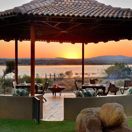 Kameeldrift Waterfront Estate & Resort Brits Eksteriør bilde